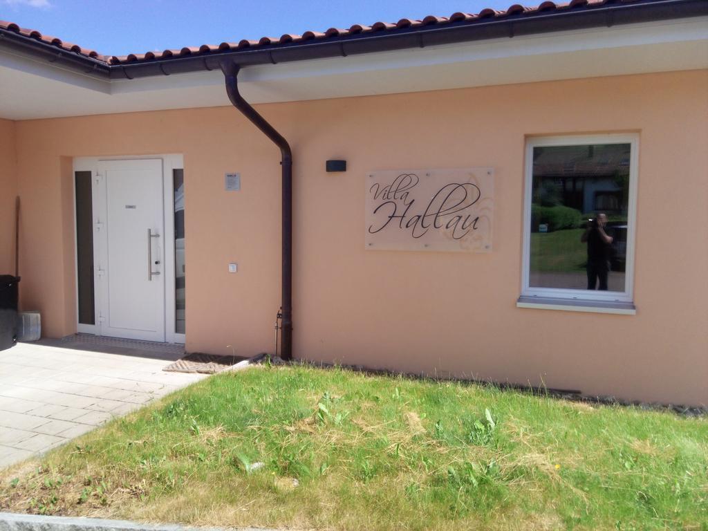 Bed And Breakfast Villa Hallau ภายนอก รูปภาพ
